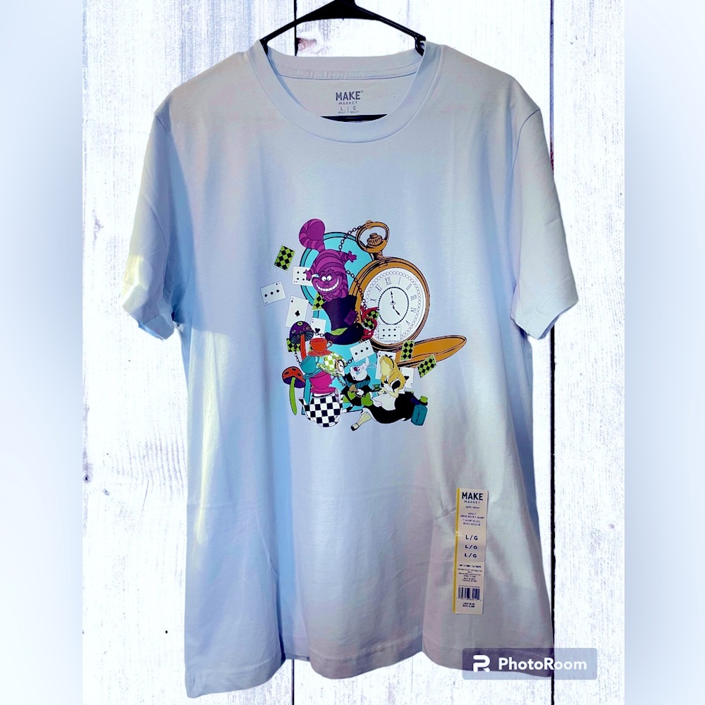 🔥Women’s Alice in Wonderland graphic tee ✨